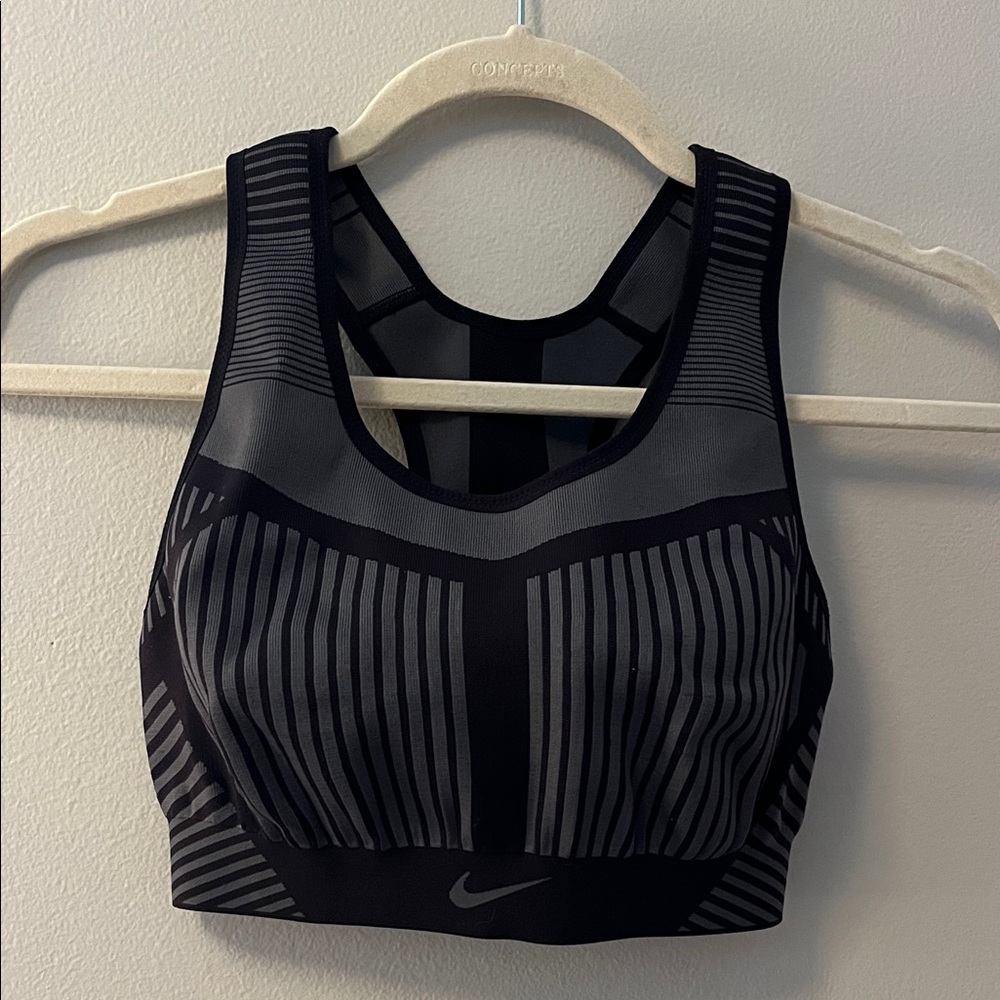 Nike FE/NOM Women's Black and Gray Sports Bra - M